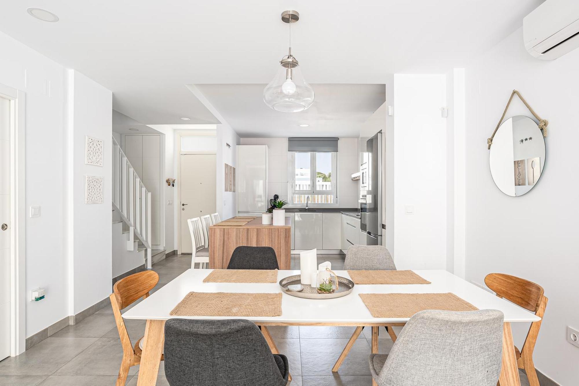 Apartamento Casa La Playa-conil Vacaciones De Lujo En Conil Con Todas Comodidades Netflix-hbo-disney-canales De Futbol-wifi Alta Velocidad-smart Tv 65